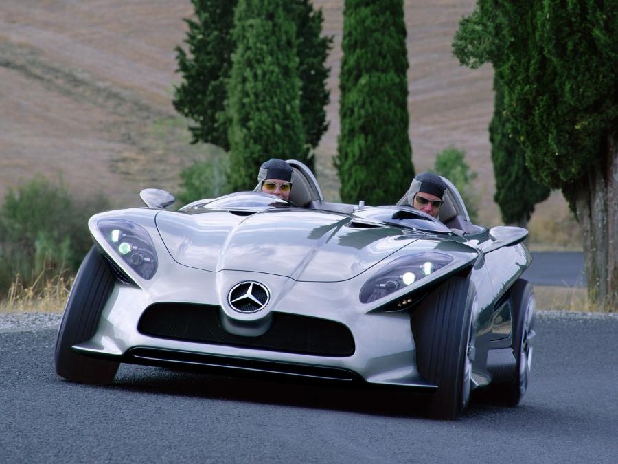  Mercedes-Benz F400 Carving Concept 2001 года  (фото 8 из 21)